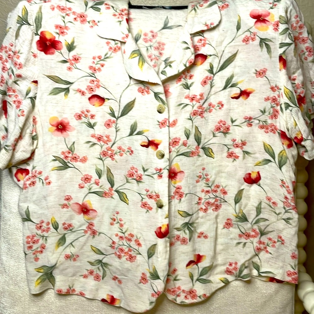 Jaclyn smith button blouse